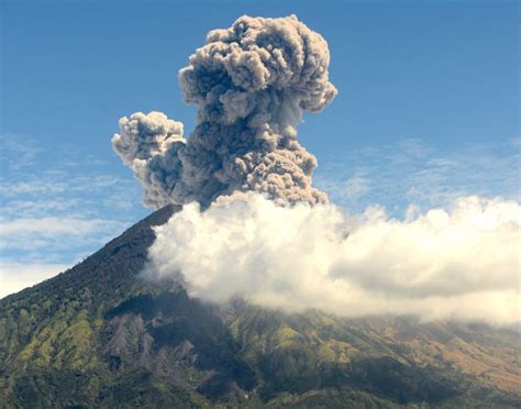 volcano eruption flights cancelled